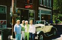 Vivian Gold, Marie Roark Helton, Naomi Roark Craig, Watha Noe Roark.jpg
